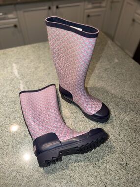Vineyard Vines Pink Whale Print Rain Boots with Navy Trim